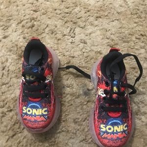 Size 9 in toddlers sonic the hedgehog light up shoes